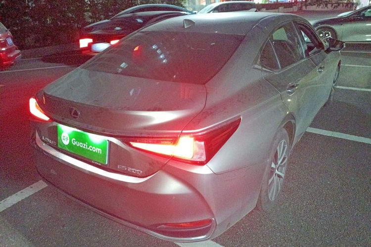 雷克萨斯ES 2020款 200 卓越版车身外观7