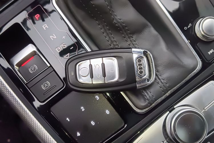 奥迪A6L 2012款 30 FSI 技术型中控内饰7001