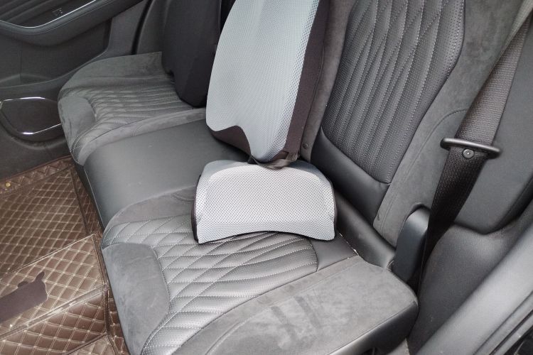 红旗HS5 2022款 改款 2.0T 智联旗享版中控内饰21