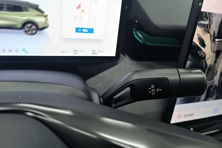 领克08 EM-P 2025款 220km 四驱性能Halo中控内饰18