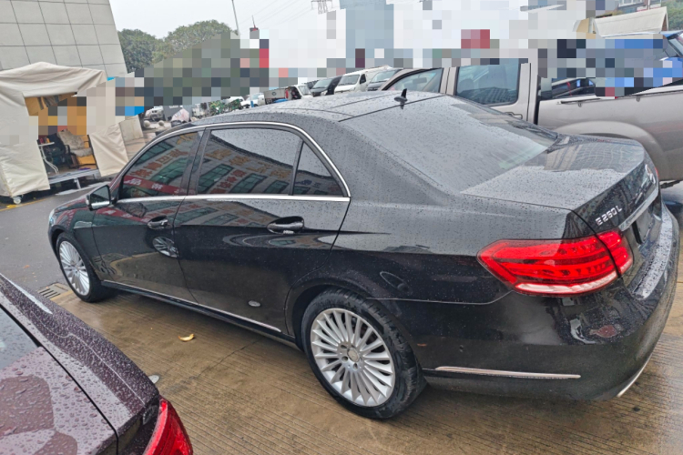 奔驰E级 2015款 改款 E 260 L车身外观4