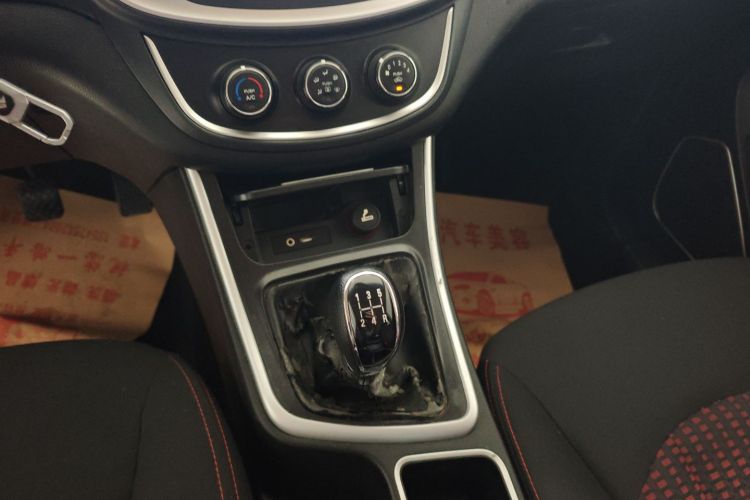 宝骏560 2015款 1.8L 手动舒适型中控内饰18