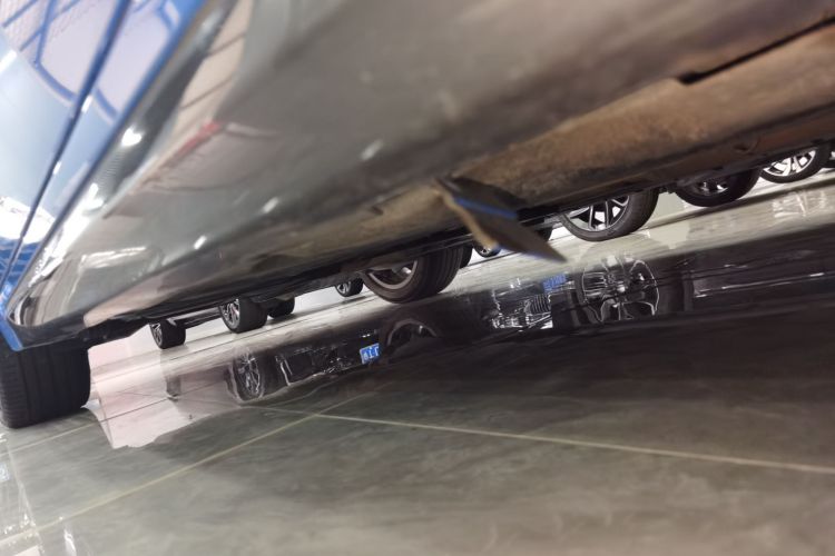 宝马X2 2020款 sDrive25i 领先型M运动套装机舱底盘29