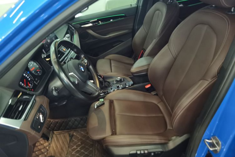 宝马X2 2020款 sDrive25i 领先型M运动套装中控内饰19