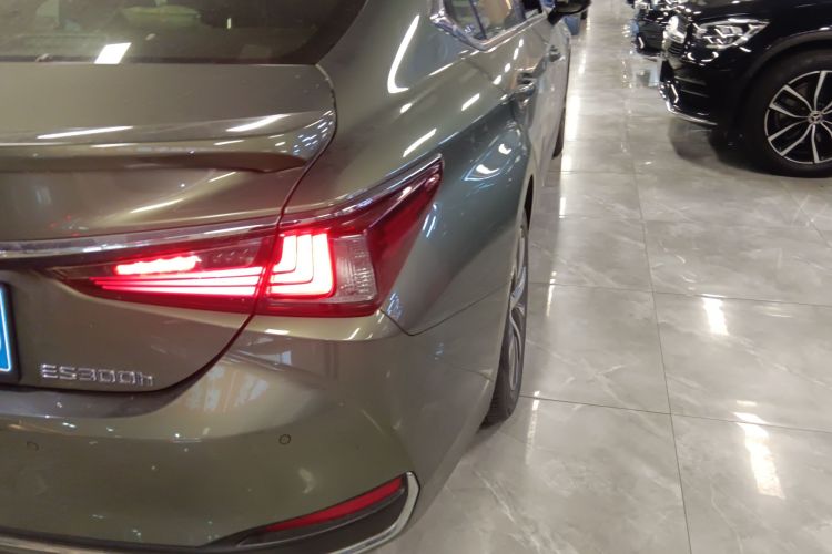 雷克萨斯ES 2020款 300h 卓越版车身外观6006