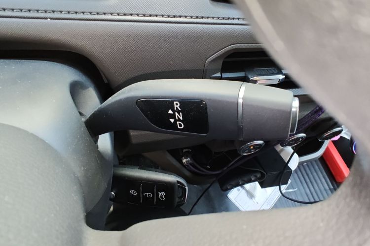 江铃 E福顺 2025款 明窗版 53.58kwh 中轴低顶中控内饰18