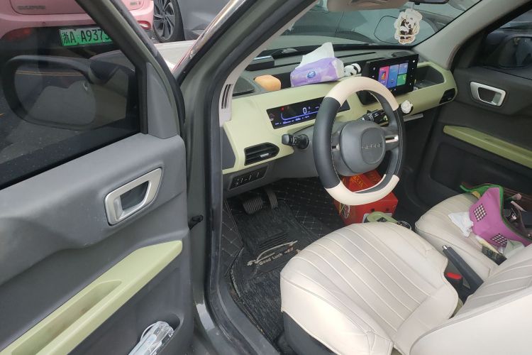 吉利银河 2023款 熊猫mini 新春版宝藏熊中控内饰7003