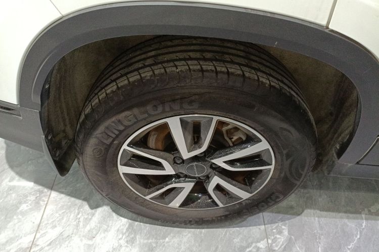 东风风行 风行T5 2024款 盛世款 1.6L 手动寻梦版 五座车身外观6008