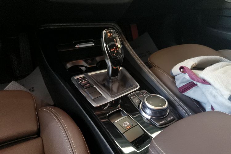 宝马1系 2023款 120i M运动曜夜版局部细节18