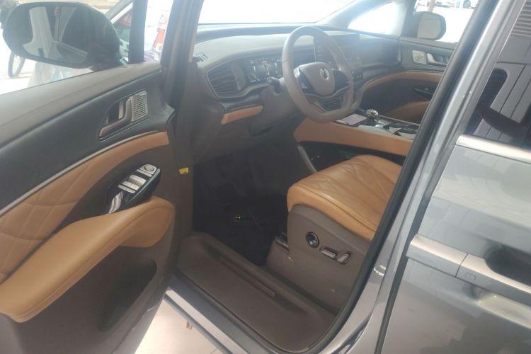 腾势D9 2022款 DM-i 1040 尊贵型中控内饰20