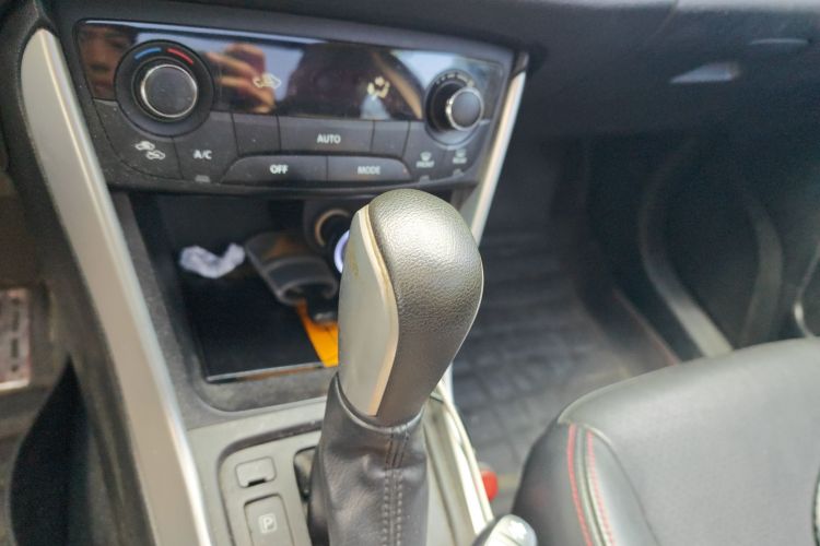 铃木 锋驭 2015款 1.6L CVT两驱精英型中控内饰18