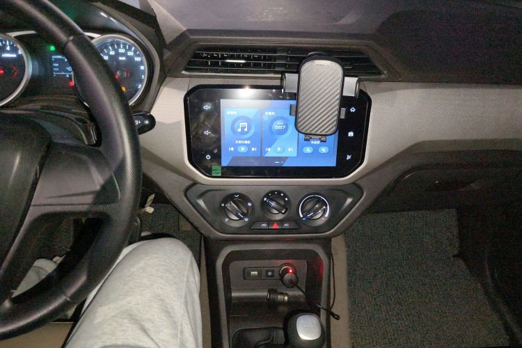 五菱汽车 五菱宏光 2021款 1.5L改款 S舒适型 液压助力LAR中控内饰16