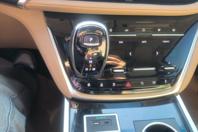 别克GL8 2021款 ES陆尊 653T 尊享型中控内饰18