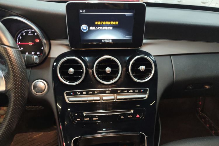 奔驰C级 2015款 C 200 运动版中控内饰16