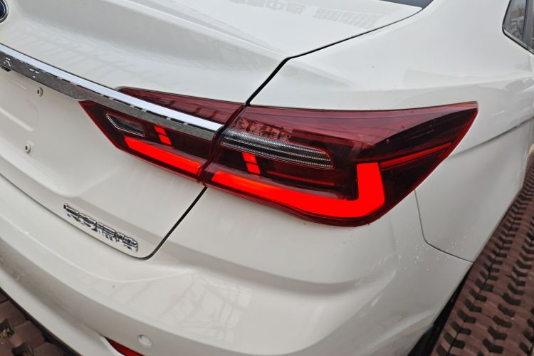 福特 福睿斯 2021款 1.5L 自动钻石版车身外观9