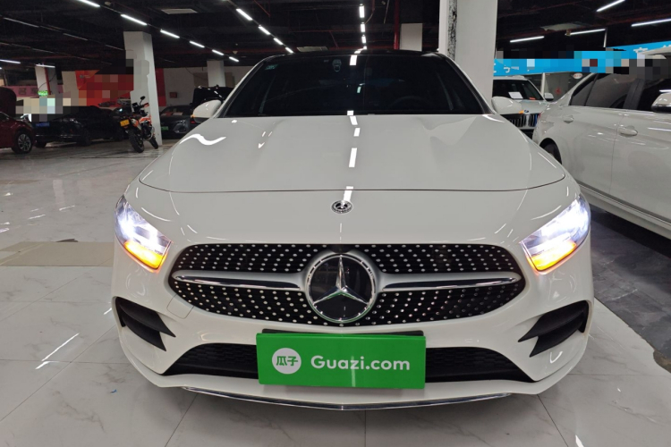 奔驰A级 2020款 改款 A 180 L 运动轿车特殊配置车身外观2