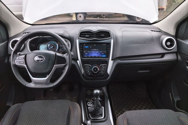 SWM斯威汽车 SWM斯威X3 2021款 1.5L 手动舒适型 7座中控内饰12