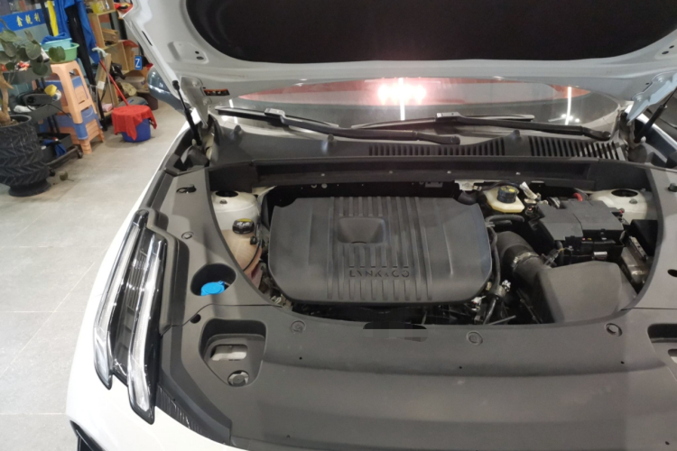 领克03 2023款 2.0TD DCT劲Pro机舱底盘25