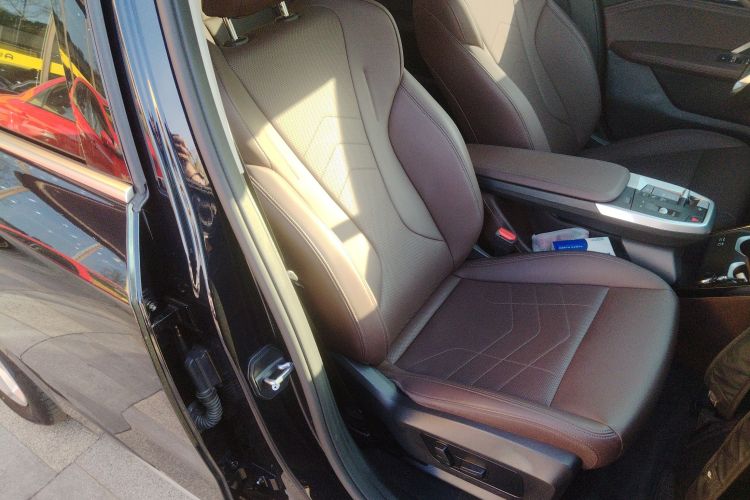 宝马iX1 2023款 eDrive25L X设计套装局部细节41