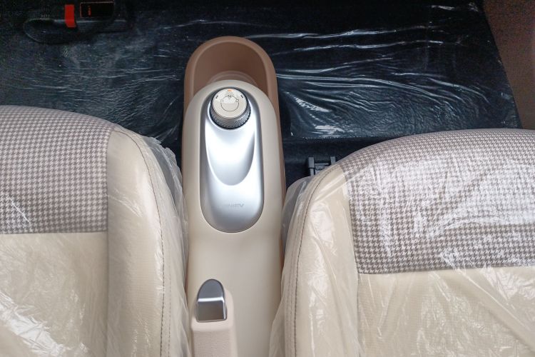 五菱汽车 宏光MINIEV 2025款 四门版 进阶款中控内饰18