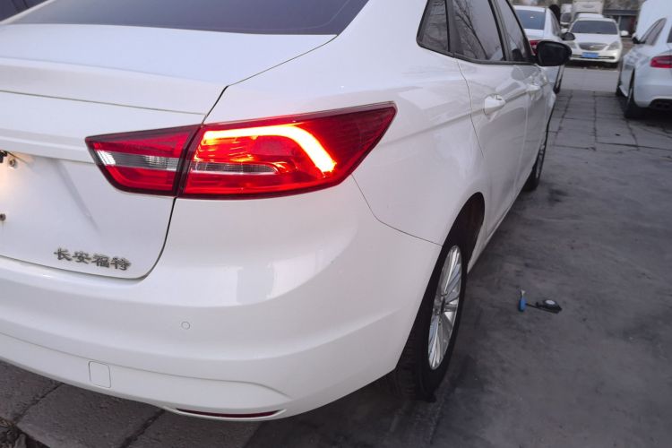 福特 福睿斯 2015款 1.5L 手动舒适型车身外观9