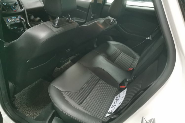 福特 福克斯 2015款 三厢 EcoBoost 125 自动超能风尚型中控内饰7004