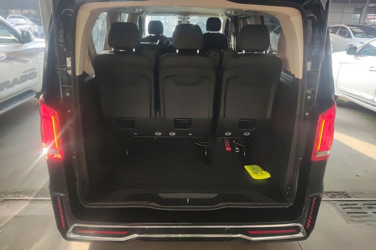 奔驰 威霆 2021款 2.0T 精英版 7座局部细节23