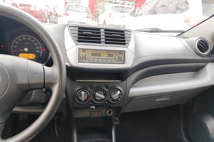 铃木 奥拓 2013款 改款 1.0L 手动舒适型局部细节16