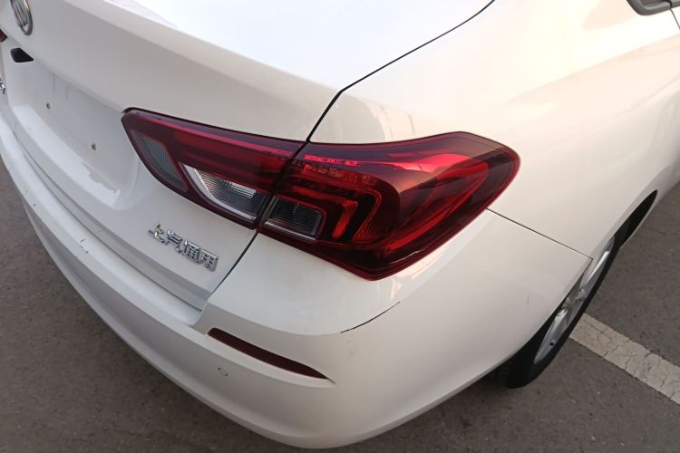 别克 凯越 2018款 15N 手动精英型车身外观9