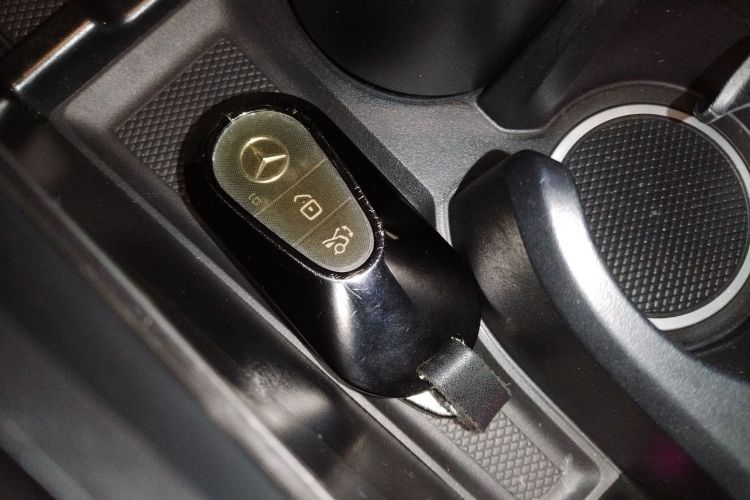 奔驰GLC 2023款 改款 GLC 260 L 4MATIC 动感型 5座中控内饰11