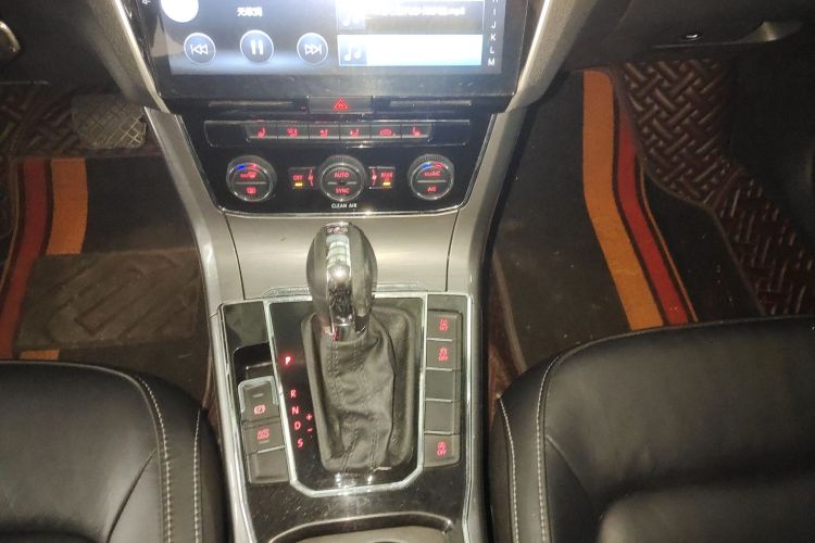 大众 帕萨特 2016款 330TSI DSG尊荣版中控内饰18