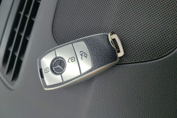 奔驰GLB 2023款 GLB 220 时尚型中控内饰7001