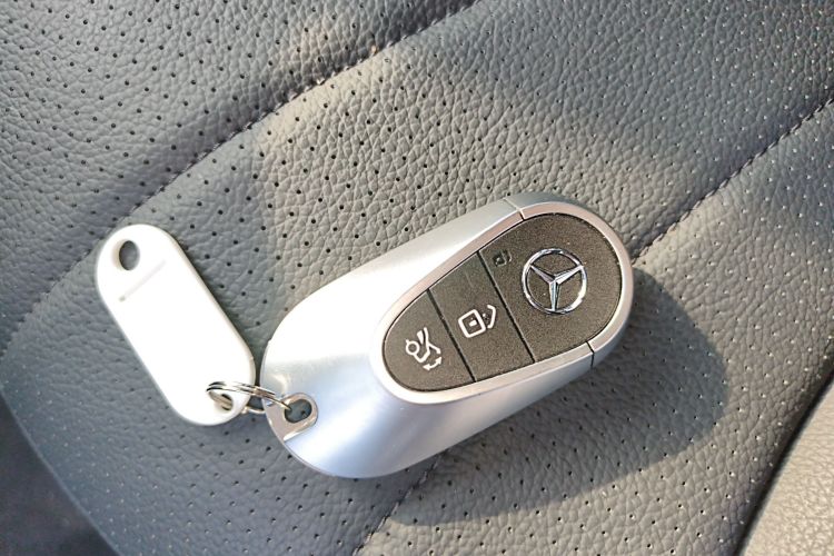 奔驰EQE 2025款 500 4MATIC 先锋版中控内饰7001