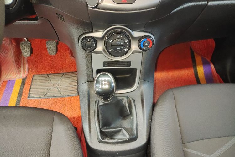 福特 嘉年华 2013款 三厢 1.5L 手动风尚型局部细节18