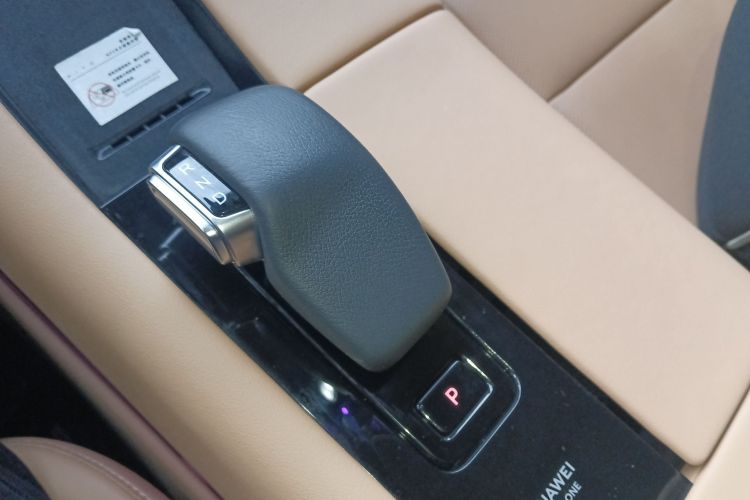 鸿蒙智行 问界M5 2022款 增程后驱标准版局部细节18