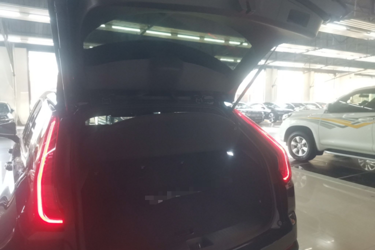 凯迪拉克XT4 2020款 改款 28T 两驱技术型机舱底盘23