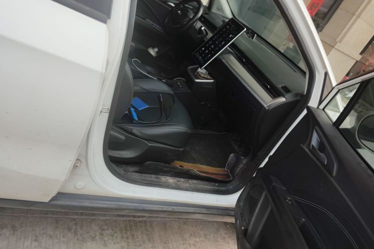 哪吒汽车 哪吒V 2021款 长续航娱乐版升级型局部细节9005