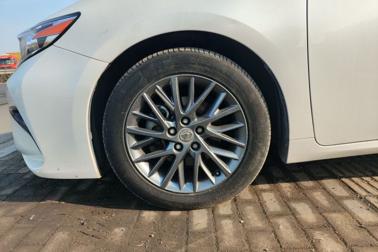 雷克萨斯ES 2017款 200 30周年纪念版车身外观6007