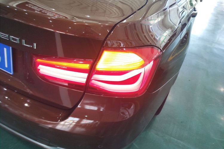 宝马3系 2016款 320Li 豪华设计套装车身外观9