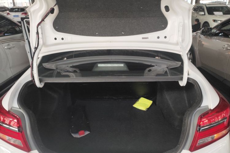 丰田 YARiS L 致享 2020款 1.5L CVT领先版机舱底盘23