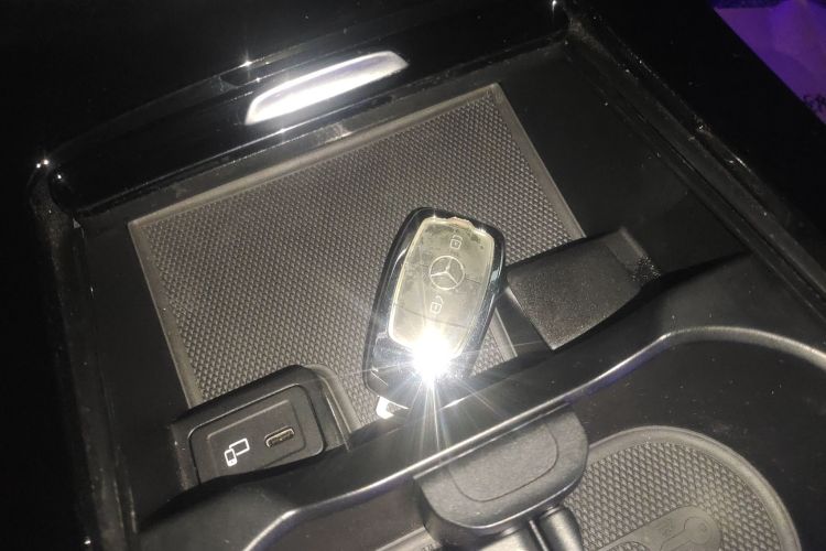 奔驰A级(进口) 2021款 A 200 时尚型中控内饰7001