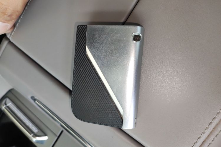 领克09 EM-P 2023款 2.0TD EM-P 远航版PM 七座中控内饰7001