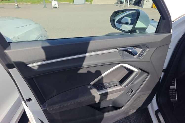 奥迪Q3 2023款 改款 40 TFSI 时尚动感型中控内饰47