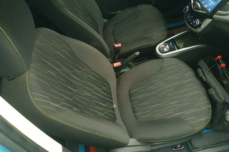 长安欧尚 奔奔E-Star 2021款 国民版 心悦版 磷酸铁锂（31.86kWh）局部细节41