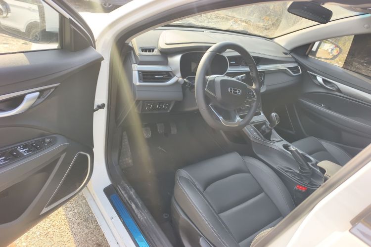 吉利汽车 帝豪 2019款 领军版 1.5L 手动向上亚运版 国VI中控内饰7003
