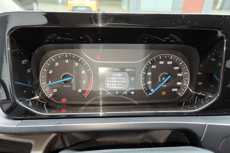 福特 全顺 2023款 2.0T汽油自动多功能商用车中轴低顶5/6座中控内饰14