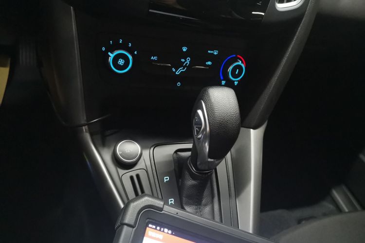 福特 福克斯 2017款 两厢 1.6L 自动舒适型智行版中控内饰18