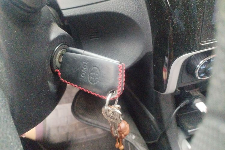 丰田 卡罗拉 2017款 改款 1.2T S-CVT GL-i中控内饰11