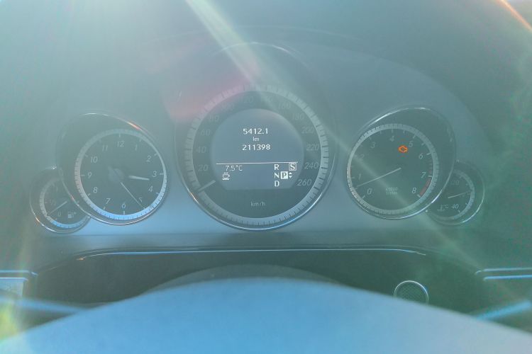 奔驰E级 2011款 E 300 L 时尚尊贵型中控内饰15