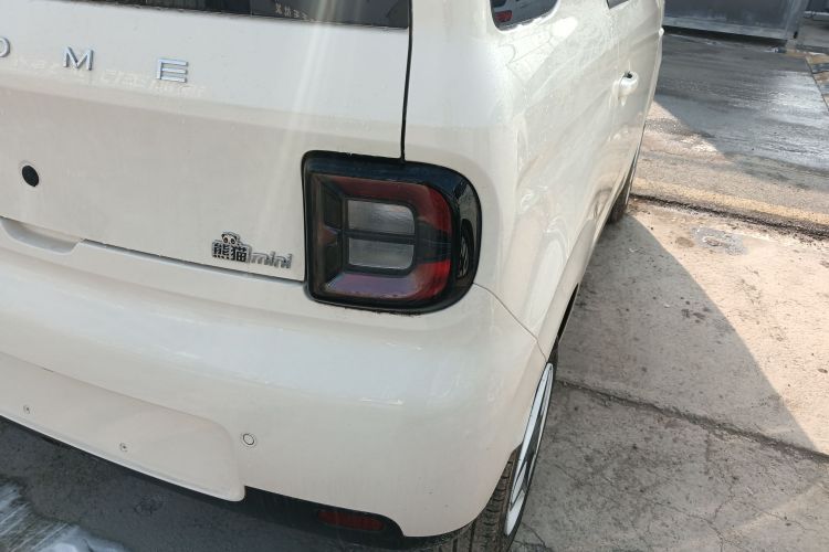 吉利银河 熊猫 2025款 210km 元气熊车身外观9